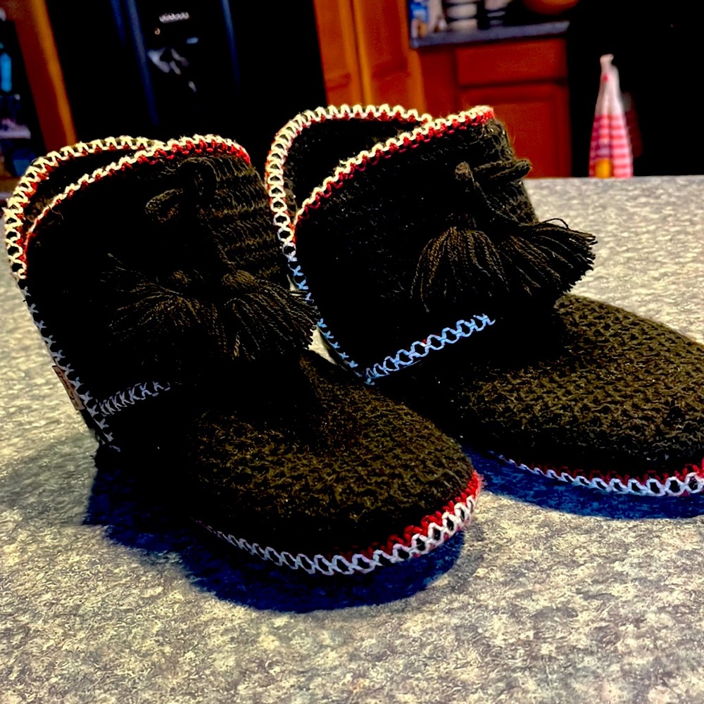 Muk luk -A La Mode booties/slippers -large (9-10)